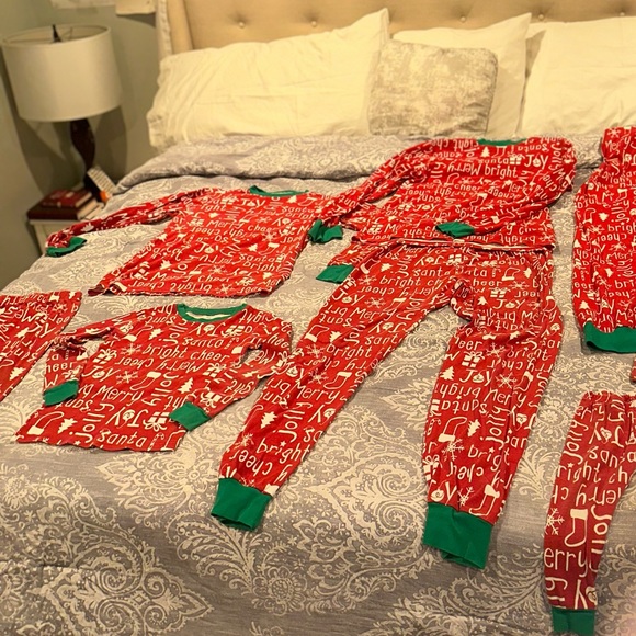 Carters Family of 4 CHRISTMAS PICTURE pajamas bundle 8 pieces! - Picture 7 of 16